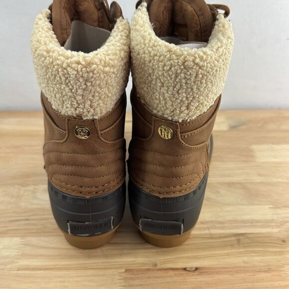 Tommy Hilfiger Rainah Duck Boot-Medium Brown- Size 7 M (Medium)- NIB - Picture 3 of 8